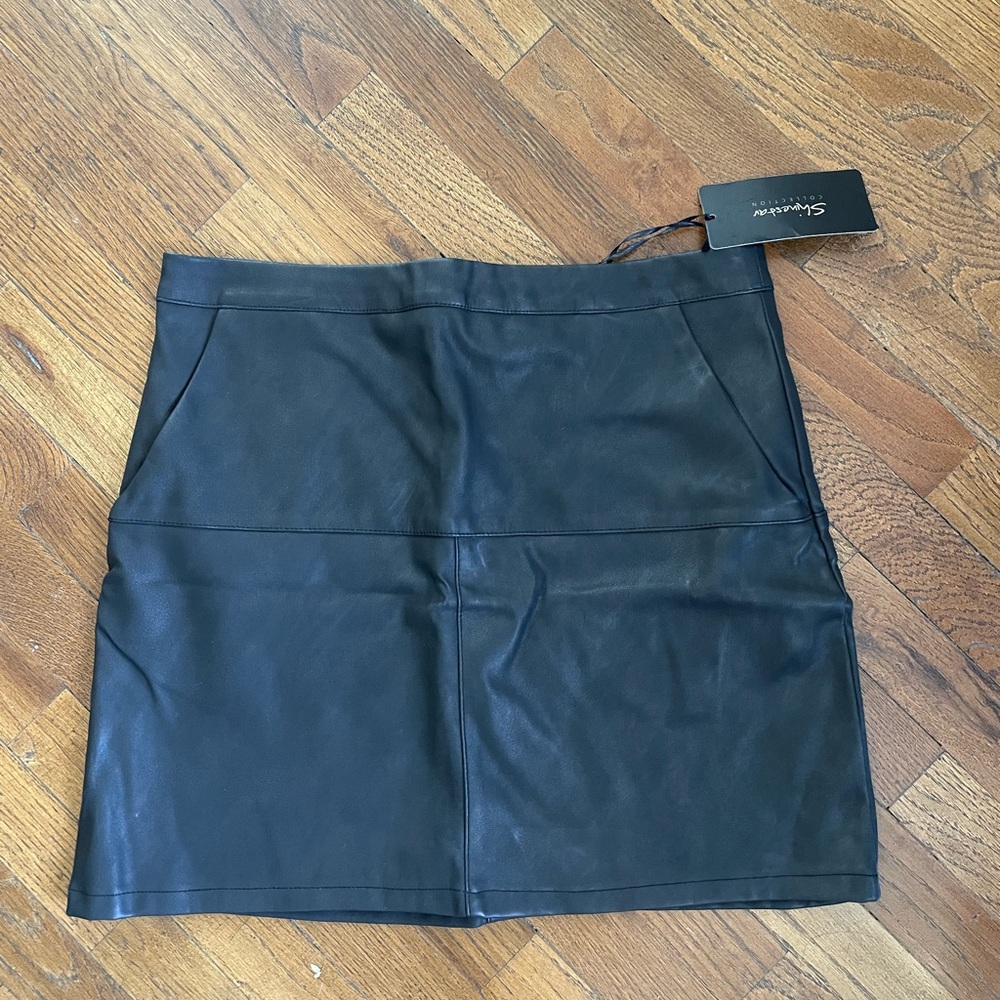 Shinestar Black Leather Pencil Skirt
